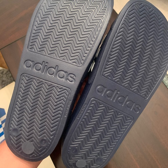 Men’s Size 8 Adidas Slides - Picture 3 of 4